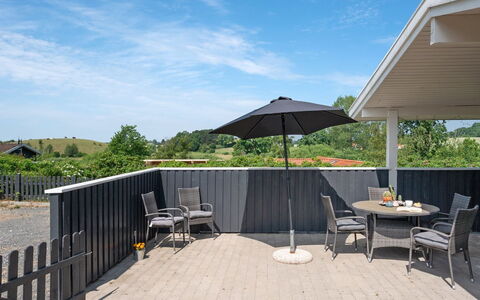 Raija - 400M from the Sea: Meubilair, Interieur Ontwerp, Flooring, Hout, Verdieping, Plafond, Houten Vloer, Stoel, Tafel, Verlichting