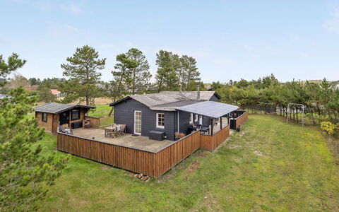 Corina - 100M from the Sea: Meubilair, Interieur Ontwerp, Flooring, Hout, Verdieping, Plafond, Houten Vloer, Stoel, Tafel, Verlichting