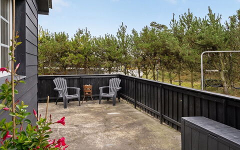 Corina - 100M from the Sea: Meubilair, Interieur Ontwerp, Flooring, Hout, Verdieping, Plafond, Houten Vloer, Stoel, Tafel, Verlichting