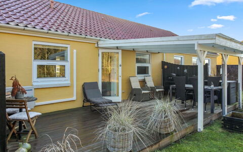 Oddi - 900M from the Sea: Hout, Huis, Veranda, Dek, Hardwood, Dak, Beits, Houten Vloer, Eco Hotel