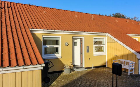 Oddi - 900M from the Sea: Hout, Huis, Veranda, Dek, Hardwood, Dak, Beits, Houten Vloer, Eco Hotel