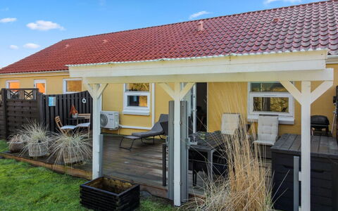 Oddi - 900M from the Sea: Hout, Huis, Veranda, Dek, Hardwood, Dak, Beits, Houten Vloer, Eco Hotel