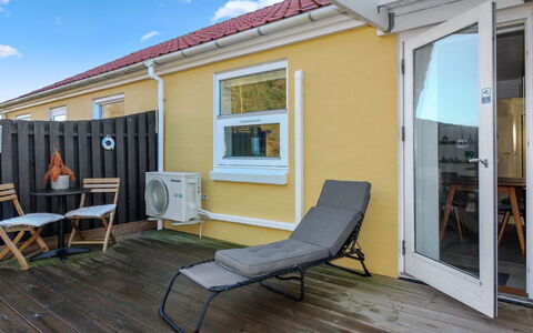 Oddi - 900M from the Sea: Hout, Huis, Veranda, Dek, Hardwood, Dak, Beits, Houten Vloer, Eco Hotel