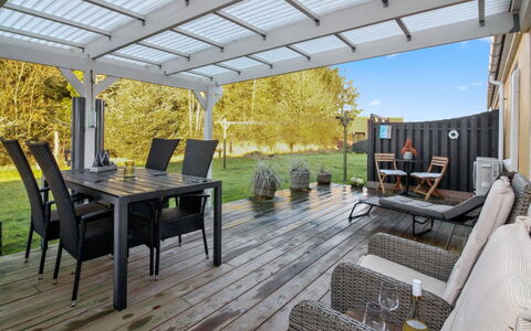 Oddi - 900M from the Sea: Hout, Huis, Veranda, Dek, Hardwood, Dak, Beits, Houten Vloer, Eco Hotel