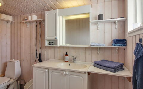 Adi - 75M from the Sea: Meubilair, Interieur Ontwerp, Stoel, Flooring, Tafel, Toevlucht, Verdieping, Plafond, Kamer, Eco Hotel