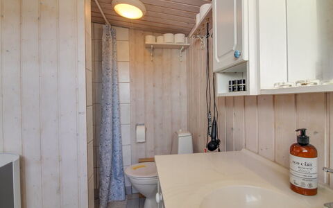 Adi - 75M from the Sea: Meubilair, Interieur Ontwerp, Stoel, Flooring, Tafel, Toevlucht, Verdieping, Plafond, Kamer, Eco Hotel