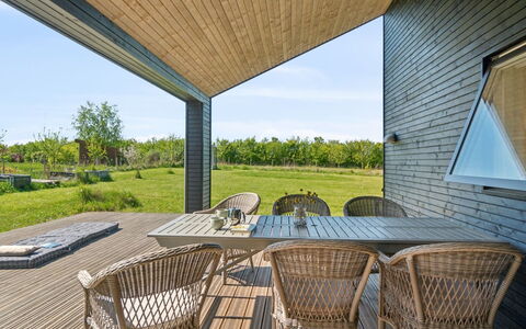 Gregor - 300M from the Sea: Appartement, Schaduw, Balkon, Stoel, Hek, Buitenmeubels, Aluminium, Kunstgras