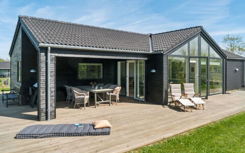 Gregor - 300M from the Sea: Appartement, Schaduw, Balkon, Stoel, Hek, Buitenmeubels, Aluminium, Kunstgras