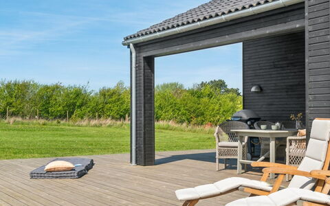 Gregor - 300M from the Sea: Appartement, Schaduw, Balkon, Stoel, Hek, Buitenmeubels, Aluminium, Kunstgras