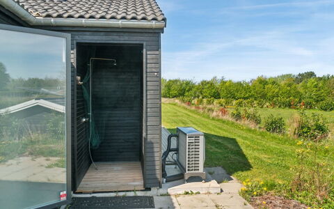 Gregor - 300M from the Sea: Appartement, Schaduw, Balkon, Stoel, Hek, Buitenmeubels, Aluminium, Kunstgras