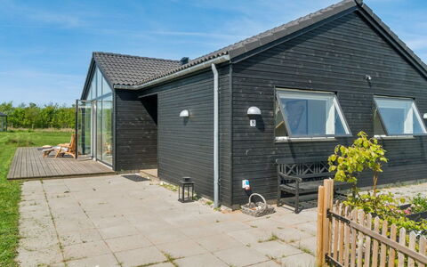 Gregor - 300M from the Sea: Appartement, Schaduw, Balkon, Stoel, Hek, Buitenmeubels, Aluminium, Kunstgras