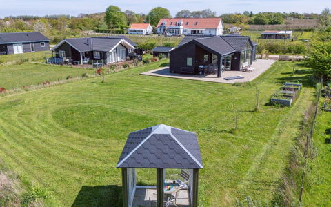 Gregor - 300M from the Sea: Appartement, Schaduw, Balkon, Stoel, Hek, Buitenmeubels, Aluminium, Kunstgras