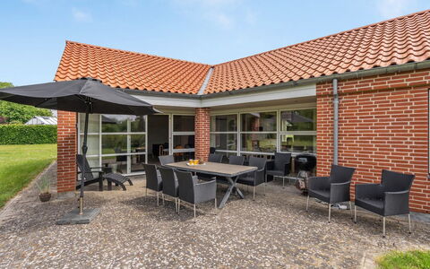 Fengur - 330M from the Sea: Verblijf, Huis, Huis, Dak, Veranda, Landgoed, Siding, Garden Gebouwen, Boerderij, Werf