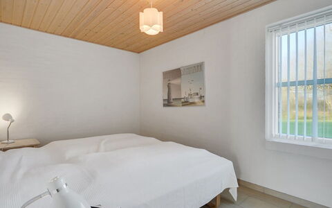 Fengur - 330M from the Sea: Muur, Hout, Plafond, Flooring, Interieur Ontwerp, Verdieping, Slaapkamer, Verlichting, Kamer, Bed