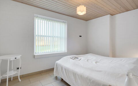Fengur - 330M from the Sea: Muur, Slaapkamer, Plafond, Verdieping, Hout, Interieur Ontwerp, Flooring, Bed, Laken, Bedding
