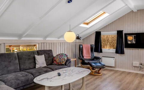 Thorolf - 30Km from the Sea: Zwembad, Buitenmeubels, Meubilair, Toevlucht, Flagstone, Eco Hotel, Schaduw, Stoel, Vrije Tijd, Landgoed