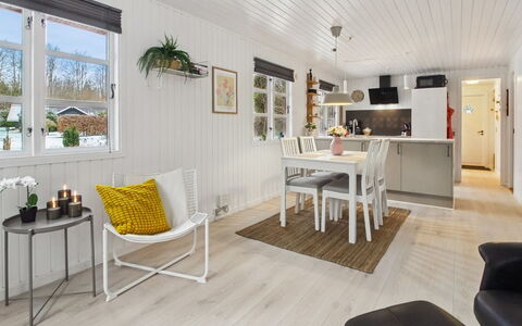 Hubertina - 30Km from the Sea: Meubilair, Buitenmeubels, Tableware, Tafel, Drinkware, Stoel, Buitentafel, Voedsel, Fles