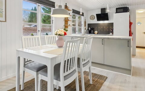 Hubertina - 30Km from the Sea: Meubilair, Buitenmeubels, Tableware, Tafel, Drinkware, Stoel, Buitentafel, Voedsel, Fles