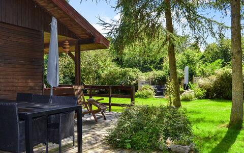 Hubertina - 30Km from the Sea: Hout, Struik, Verblijf, Tuin, Hardwood, Schaduw, Veranda, Beits, Dek, Backyard