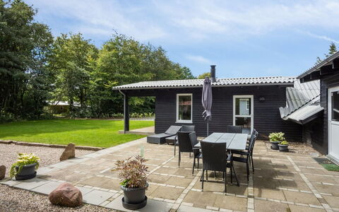 Hedwig - 30Km from the Sea: Meubilair, Interieur Ontwerp, Stoel, Flooring, Tafel, Toevlucht, Verdieping, Plafond, Kamer, Eco Hotel