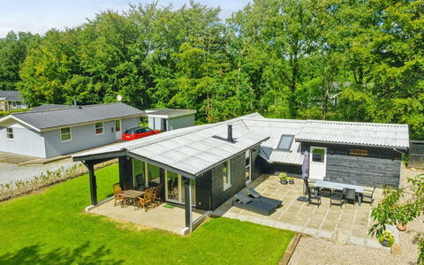 Hedwig - 30Km from the Sea: Meubilair, Interieur Ontwerp, Stoel, Flooring, Tafel, Toevlucht, Verdieping, Plafond, Kamer, Eco Hotel