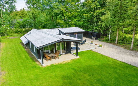 Hedwig - 30Km from the Sea: Meubilair, Interieur Ontwerp, Stoel, Flooring, Tafel, Toevlucht, Verdieping, Plafond, Kamer, Eco Hotel
