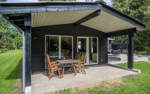 Hedwig - 30Km from the Sea: Meubilair, Interieur Ontwerp, Stoel, Flooring, Tafel, Toevlucht, Verdieping, Plafond, Kamer, Eco Hotel