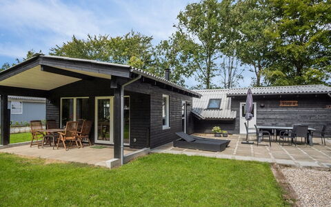 Hedwig - 30Km from the Sea: Meubilair, Interieur Ontwerp, Stoel, Flooring, Tafel, Toevlucht, Verdieping, Plafond, Kamer, Eco Hotel
