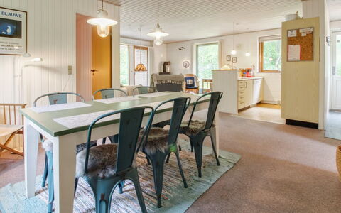 Ismo - 30Km from the Sea: Interieur Ontwerp, Hout, Meubilair, Plafond, Flooring, Eetkamer, Lichte Inrichting, Tafel, Huis, Verdieping