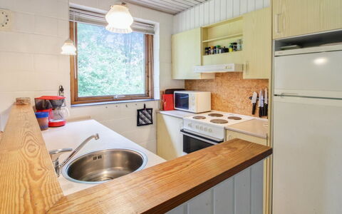 Ismo - 30Km from the Sea: Keuken, Hout, Interieur Ontwerp, Major Appliance, Countertop, Flooring, Toestel Van De Keuken, Plafond, Kamer, Verdieping