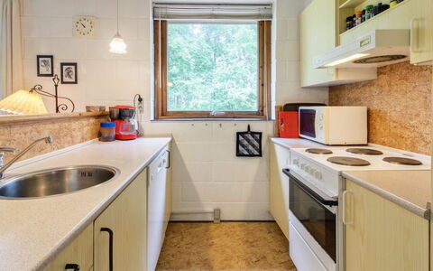 Ismo - 30Km from the Sea: Hout, Keuken, Interieur Ontwerp, Flooring, Major Appliance, Countertop, Plafond, Verdieping, Toestel Van De Keuken, Kamer