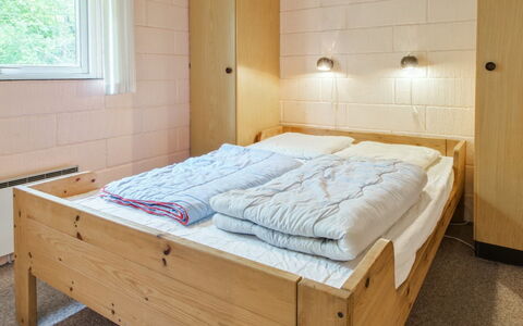Ismo - 30Km from the Sea: Bed, Slaapkamer, Muur, Hout, Meubilair, Verdieping, Interieur Ontwerp, Flooring, Laken, Kamer
