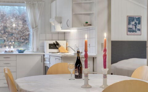 Hardy - 30Km from the Sea: Meubilair, Interieur Ontwerp, Flooring, Hout, Verdieping, Plafond, Houten Vloer, Stoel, Tafel, Verlichting