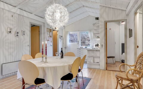 Hardy - 30Km from the Sea: Meubilair, Interieur Ontwerp, Flooring, Hout, Verdieping, Plafond, Houten Vloer, Stoel, Tafel, Verlichting