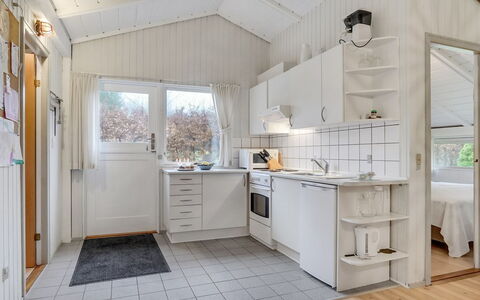 Hardy - 30Km from the Sea: Meubilair, Interieur Ontwerp, Flooring, Hout, Verdieping, Plafond, Houten Vloer, Stoel, Tafel, Verlichting