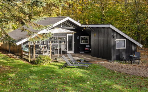 Elisabeta - 28Km from the Sea: Dak, Huis, Huis, Verblijf, Deur, Siding, Dek, Veranda, Plank, Hardwood