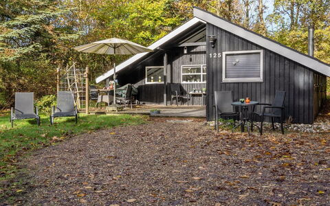 Elisabeta - 28Km from the Sea: Dak, Huis, Huis, Verblijf, Deur, Siding, Dek, Veranda, Plank, Hardwood