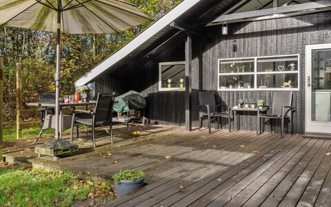 Elisabeta - 28Km from the Sea: Dak, Huis, Huis, Verblijf, Deur, Siding, Dek, Veranda, Plank, Hardwood