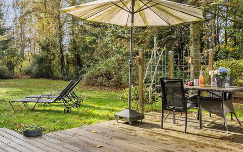 Elisabeta - 28Km from the Sea: Dak, Huis, Huis, Verblijf, Deur, Siding, Dek, Veranda, Plank, Hardwood