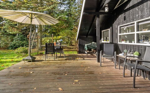 Elisabeta - 28Km from the Sea: Dak, Huis, Huis, Verblijf, Deur, Siding, Dek, Veranda, Plank, Hardwood