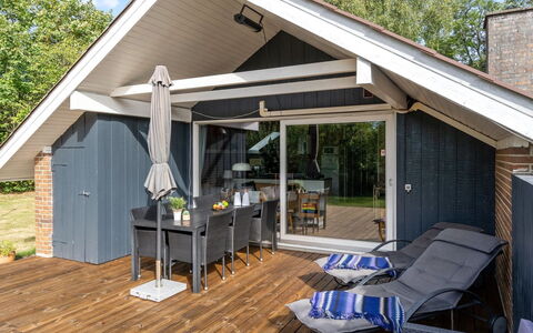 Pance - 20Km to the Fjord: Dak, Huis, Huis, Verblijf, Deur, Siding, Dek, Veranda, Plank, Hardwood