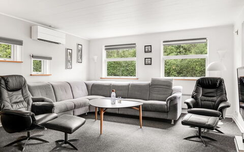 Manderup - 30Km from the Sea: Meubilair, Interieur Ontwerp, Flooring, Verdieping, Woonkamer, Bankstel, Comfort, Houten Vloer