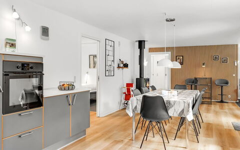 Manderup - 30Km from the Sea: Meubilair, Interieur Ontwerp, Flooring, Hout, Verdieping, Plafond, Stoel, Houten Vloer, Lichte Inrichting, Keuken