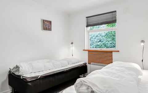 Manderup - 30Km from the Sea: Hout, Bed, Meubilair, Slaapkamer, Interieur Ontwerp, Verdieping, Flooring, Laken, Huis, Bedding