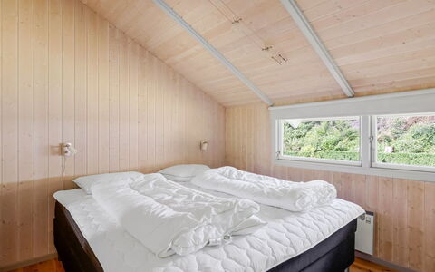 Athislus - 30Km from the Sea: Hout, Hardwood, Slaapkamer, Plafond, Beits, Plank, Bed, Bed Frame, Bedding, Blokhut