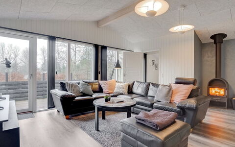 Vitus - 30Km from the Sea: Dak, Huis, Huis, Verblijf, Deur, Siding, Dek, Veranda, Plank, Hardwood