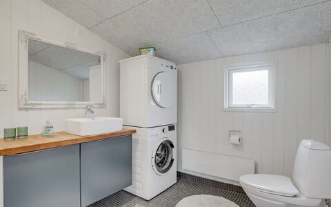 Vitus - 30Km from the Sea: Dak, Huis, Huis, Verblijf, Deur, Siding, Dek, Veranda, Plank, Hardwood