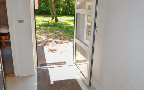 Bosi - 28Km from the Sea: Flooring, Hout, Verdieping, Deur, Home Deur, Beits, Deurklink, Hardwood, Daylighting