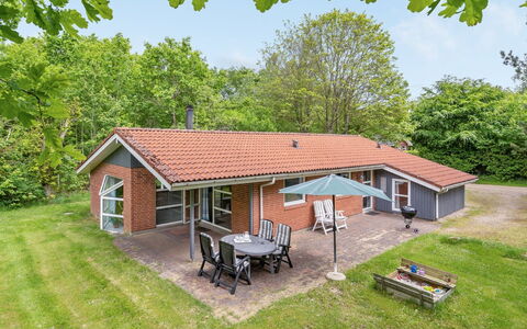Bosi - 28Km from the Sea: Meubilair, Interieur Ontwerp, Flooring, Hout, Verdieping, Plafond, Houten Vloer, Stoel, Tafel, Verlichting
