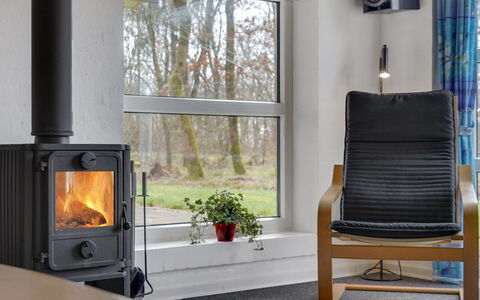 Bosi - 28Km from the Sea: Meubilair, Interieur Ontwerp, Flooring, Hout, Verdieping, Plafond, Houten Vloer, Stoel, Tafel, Verlichting
